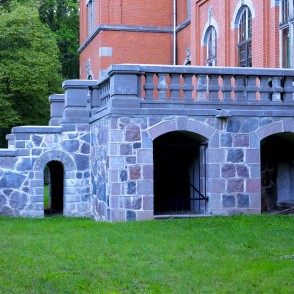 Pelču muižas pils ārējās kāpnes Pelču muižas pils ārējās kāpnes