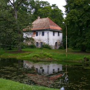 Mednieku namiņš jeb Bruņinieku pils (Pope) Mednieku namiņš jeb Bruņinieku pils (Pope)