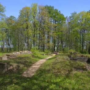 Blīdenes luterāņu baznīcas drupas Blīdenes luterāņu baznīcas drupas