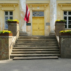 Snēpeles pils ieejas portāls Snēpeles pils ieejas portāls