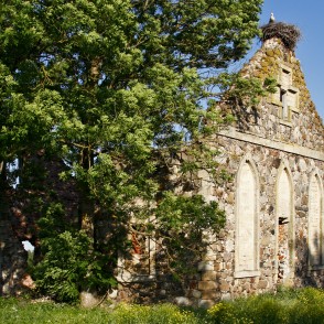 Zviedru baznīcas drupas Allažmuižā Zviedru baznīcas drupas Allažmuižā