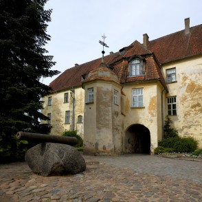 Jaunpils pils centrālā ieeja Jaunpils pils centrālā ieeja