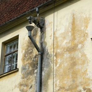 Jaunpils pils dekoratīvā notekrene Jaunpils pils dekoratīvā notekrene