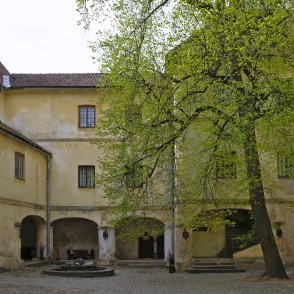 Jaunpils pils iekšējais pagalms Jaunpils pils iekšējais pagalms