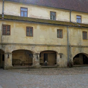 Jaunpils pils iekšējais pagalms Jaunpils pils iekšējais pagalms