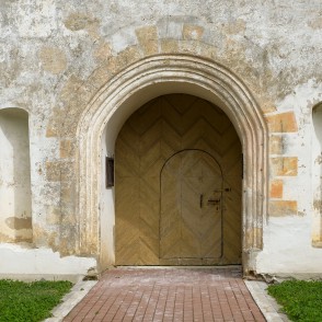 Jaunpils baznīcas ieejas portāls Jaunpils baznīcas ieejas portāls