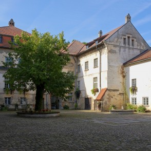 Dundagas pils iekšpagalms Dundagas pils iekšpagalms