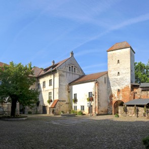 Dundagas pils iekšpagalms Dundagas pils iekšpagalms