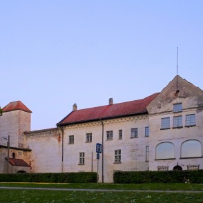 Dundagas viduslaiku pils vakarā Dundagas viduslaiku pils vakarā