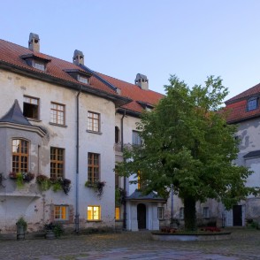 Dundagas pils iekšpagalms Dundagas pils iekšpagalms