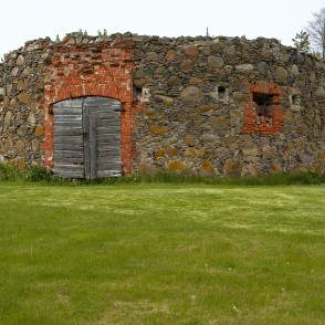 Jaunpils vējdzirnavu drupas Jaunpils vējdzirnavu drupas