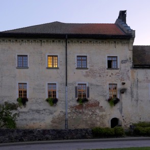 Dundagas pils vēlu vakarā Dundagas pils vēlu vakarā