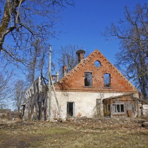 Vatrānes muižas ēkas drupas Vatrānes muižas ēkas drupas