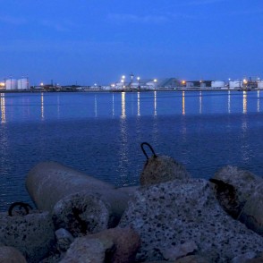 Vakara skats uz Ventspils ostu un Ventas upi Vakara skats uz Ventspils ostu un Ventas upi