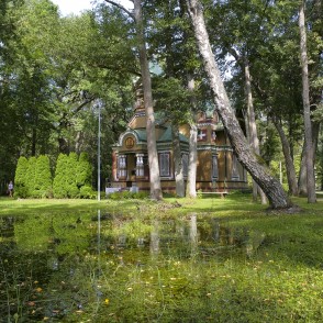 Sv. Pētera un Sv. Pāvila pareizticīgo baznīca Ķemeru parka ainavā Sv. Pētera un Sv. Pāvila pareizticīgo baznīca Ķemeru parka ainavā