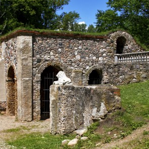 Akmens grota Krāslavas pils parkā Akmens grota Krāslavas pils parkā