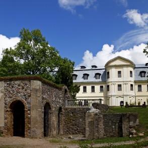 Akmens grota Krāslavas pils parkā Akmens grota Krāslavas pils parkā