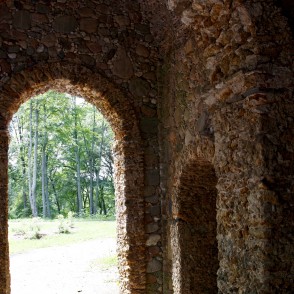 Akmens grota Krāslavas pils parkā Akmens grota Krāslavas pils parkā