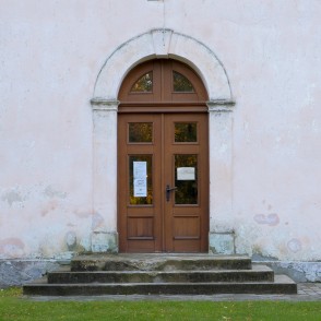 Liepupes luterāņu baznīcas ieejas portāls Liepupes luterāņu baznīcas ieejas portāls