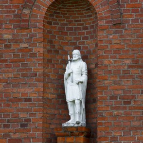 Sculpture on the facade of Pustiņa Church Sculpture on the facade of Pustiņa Church