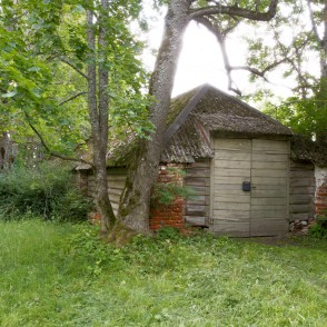 Veca ēka Malnavas parkā Veca ēka Malnavas parkā