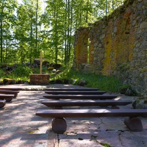 Zvārdes baznīcas drupas Zvārdes baznīcas drupas