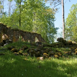 Zvārdes baznīcas drupas Zvārdes baznīcas drupas