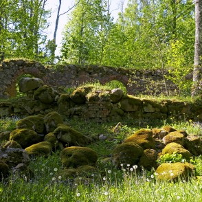 Zvārdes baznīcas drupas Zvārdes baznīcas drupas