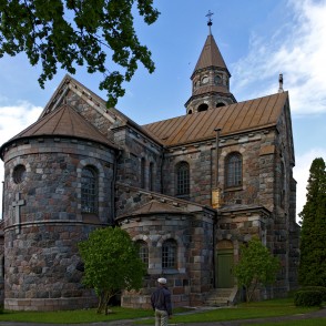 Višķu baznīca no aizmugures Višķu baznīca no aizmugures