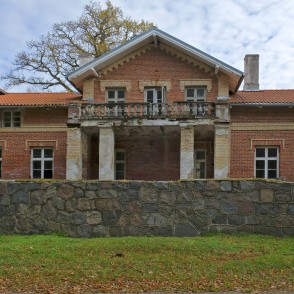 Lāņu muižas ieejas portāls Lāņu muižas ieejas portāls