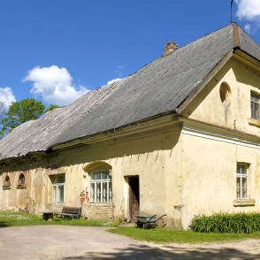 Jaunauces muižas bijušais stallis Jaunauces muižas bijušais stallis