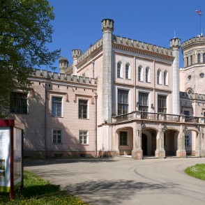 Vecauces muižas kungu māja Vecauces muižas kungu māja