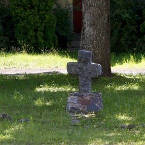 Akmens krusts Stukmaņu muižas teritorijā Akmens krusts Stukmaņu muižas teritorijā