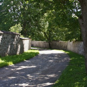 Stukmaņu muižas mūra buļļu ceļš Stukmaņu muižas mūra buļļu ceļš
