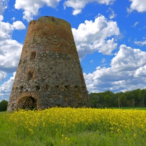 Rubas vējdzirnavu drupas Rubas vējdzirnavu drupas