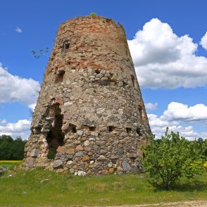 Rubas vējdzirnavu drupas Rubas vējdzirnavu drupas