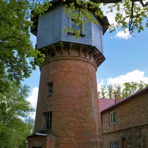 Reņģes muižas ūdenstornis Reņģes muižas ūdenstornis