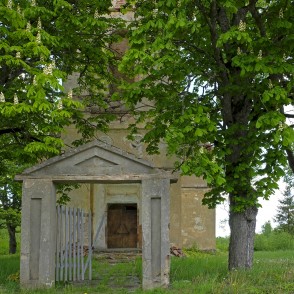 Rubas luterāņu baznīcas vārti Rubas luterāņu baznīcas vārti