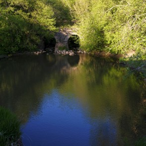 Divlaidumu akmens mūra velvju tilts pār Klūgas upi Divlaidumu akmens mūra velvju tilts pār Klūgas upi