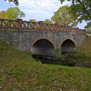 Divlaiduma mūra tilts pār Auces upi Bēnē Divlaiduma mūra tilts pār Auces upi Bēnē