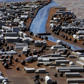 Tirdzniecības kanāla un tā krastmalas ielu makets (Liepāja) Tirdzniecības kanāla un tā krastmalas ielu makets (Liepāja)