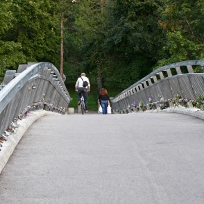 Arkveida gājēju tilts pār Ogres upi Arkveida gājēju tilts pār Ogres upi