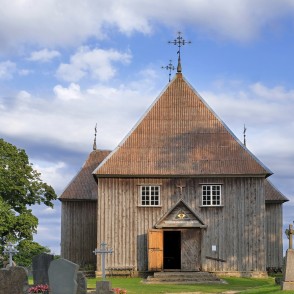 Beržoro Sv. bīskapa Staņislava baznīcas fasāde kapsētas teritorijā Beržoro Sv. bīskapa Staņislava baznīcas fasāde kapsētas teritorijā