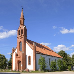 Kretingāles luterāņu baznīca no ziemeļrietumu puses Kretingāles luterāņu baznīca no ziemeļrietumu puses