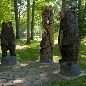 Koka skulptūras Priekuļu Saules parkā Koka skulptūras Priekuļu Saules parkā