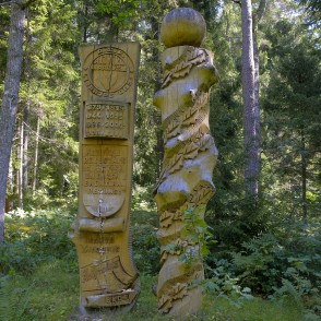 Koka skulptūras Aizvīķu meža parkā Koka skulptūras Aizvīķu meža parkā