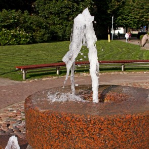 Strūklaka Dzirnavu laukumā, Ventspilī Strūklaka Dzirnavu laukumā, Ventspilī