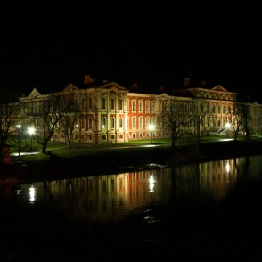 Latvijas Lauksaimniecības universitātes ēka naktī Latvijas Lauksaimniecības universitātes ēka naktī