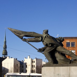 Piemineklis 1905. gada cīnītājiem Rīgā Piemineklis 1905. gada cīnītājiem Rīgā