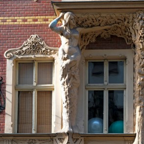 Caryatid sculpture on the Facade (Smilšu Street 2) Caryatid sculpture on the Facade (Smilšu Street 2)